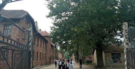 WYCIECZKA DO MUZEUM AUSCHWITZ-BIRKENAU
