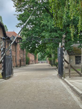 WYCIECZKA DO MUZEUM AUSCHWITZ-BIRKENAU